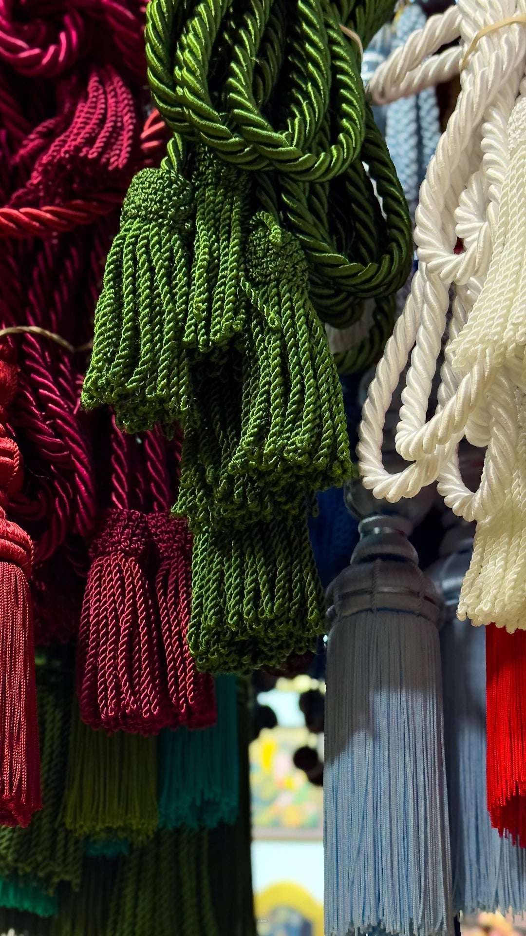 Färgglada Tofsar för Kreativa Smyckesprojekt