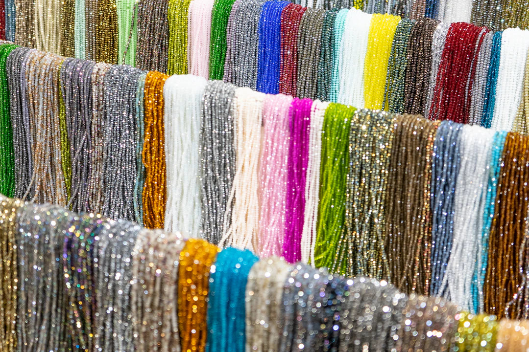 Miyuki Delica och Seedbeads för Exakt Smyckesdesign