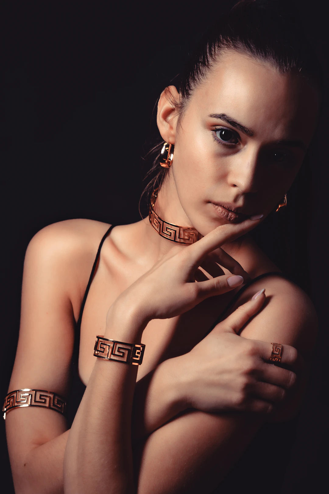 Eleganta Smyckestillbehör i Grekisk Metall för Kreativ Design