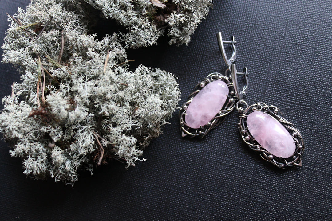 Magin i Att Kombinera Texturer i Smycken