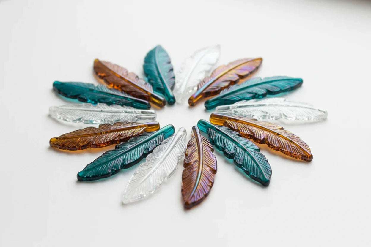 Tjeckiska Glaspärlor Bird Feather - Hilmas Pyssel