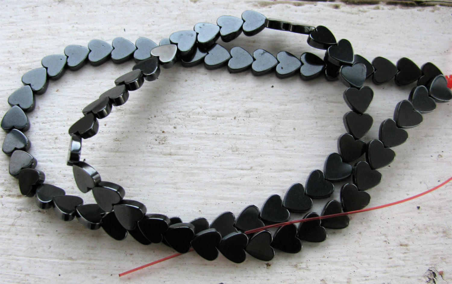 Hematit - Hjärtan 6mm, 1 sträng Hilmas Pyssel