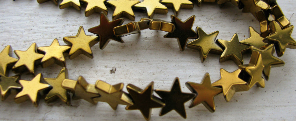 Hematit - Stjärna Guldfärgad 8mm 1 Sträng Hilmas Pyssel