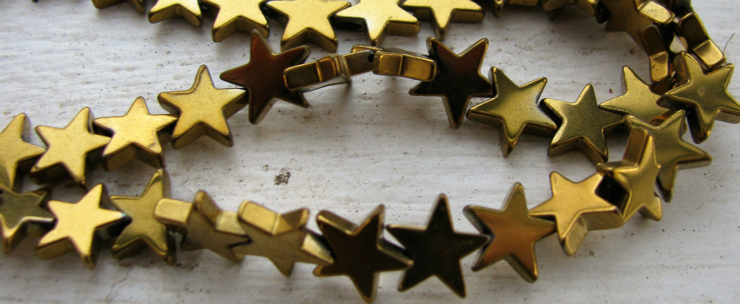 Hematit - Stjärna Guldfärgad 8mm 1 Sträng Hilmas Pyssel