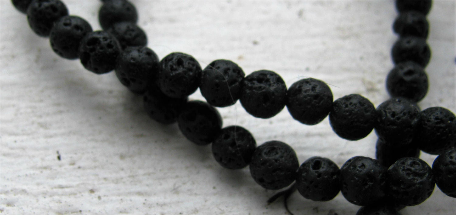 Lavasten - Svart 4 mm 1 sträng Hilmas Pyssel