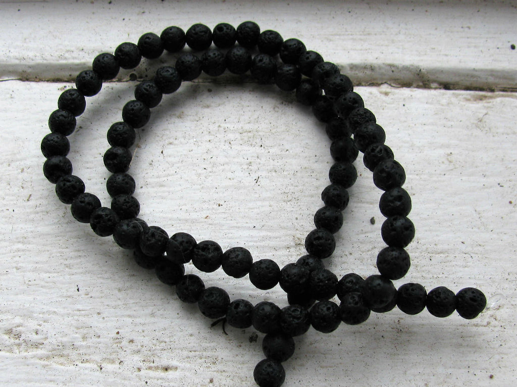 Lavasten - Svart 4 mm 1 sträng Hilmas Pyssel