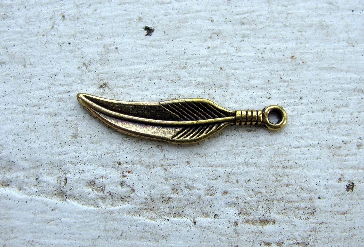 Berlock Bronsfägad - Fjäder, 1 styck Grekisk Metall
