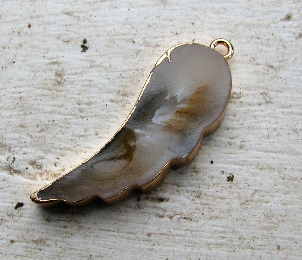 Hänge Imiterad Agat - Vinge Vit/Guld 45x17 mm 1 styck Grekisk Metall