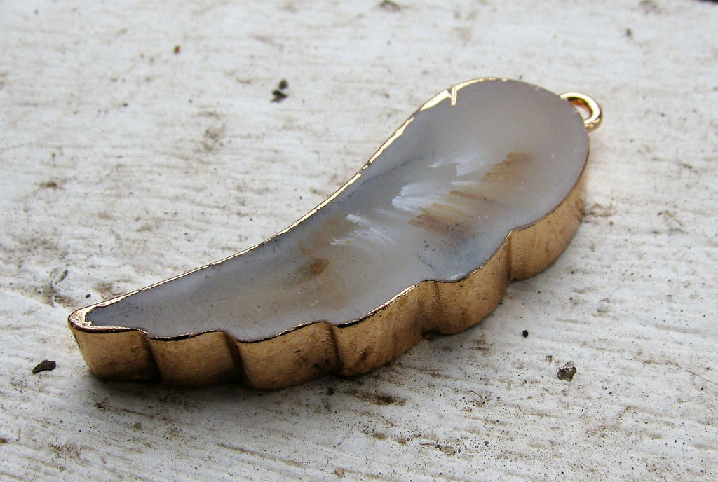 Hänge Imiterad Agat - Vinge Vit/Guld 45x17 mm 1 styck Grekisk Metall