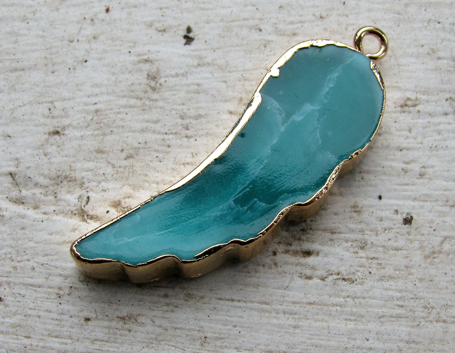 Hänge Imiterad Agat - Vinge Grönturkos/Guld 45x17 mm 1 styck Grekisk Metall