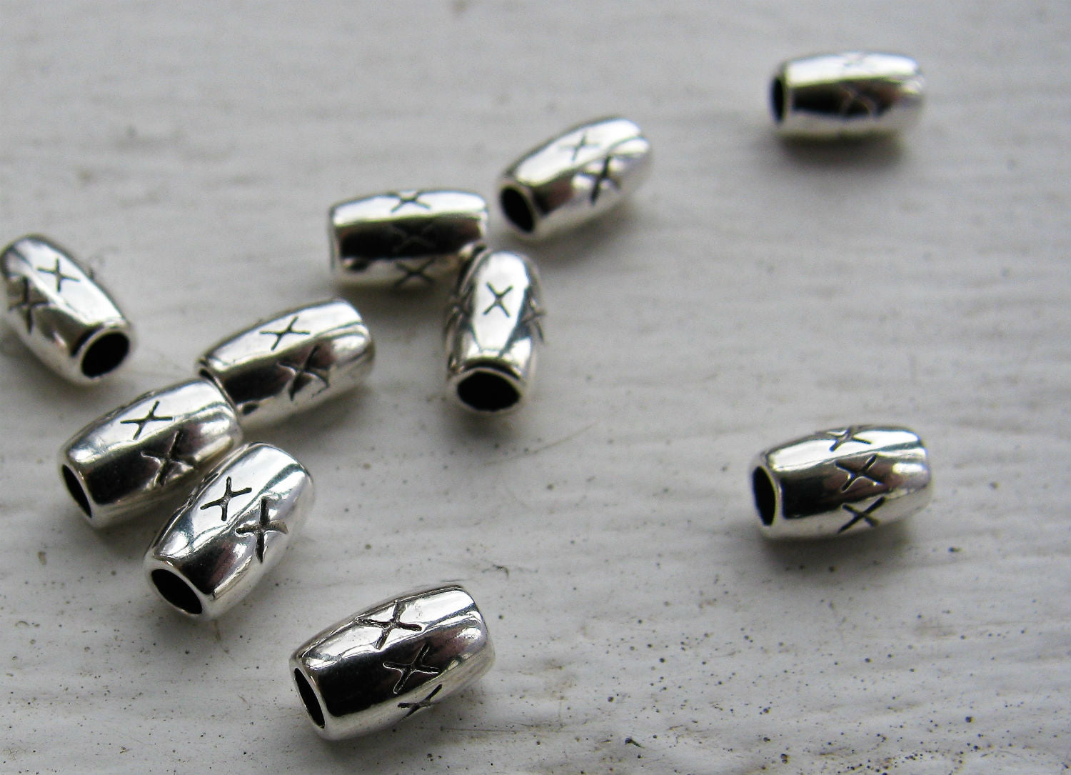 Mellandel Silverfärgad - Tub med kryss 3,4x5,4 mm, 10-pack Grekisk Metall