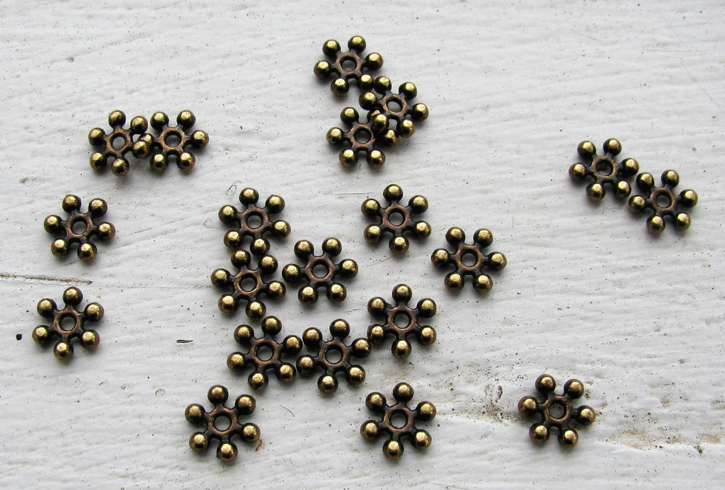 Mellandel Bronsfärgad - Platt Blomma 6,7mm, 20-pack Grekisk Metall