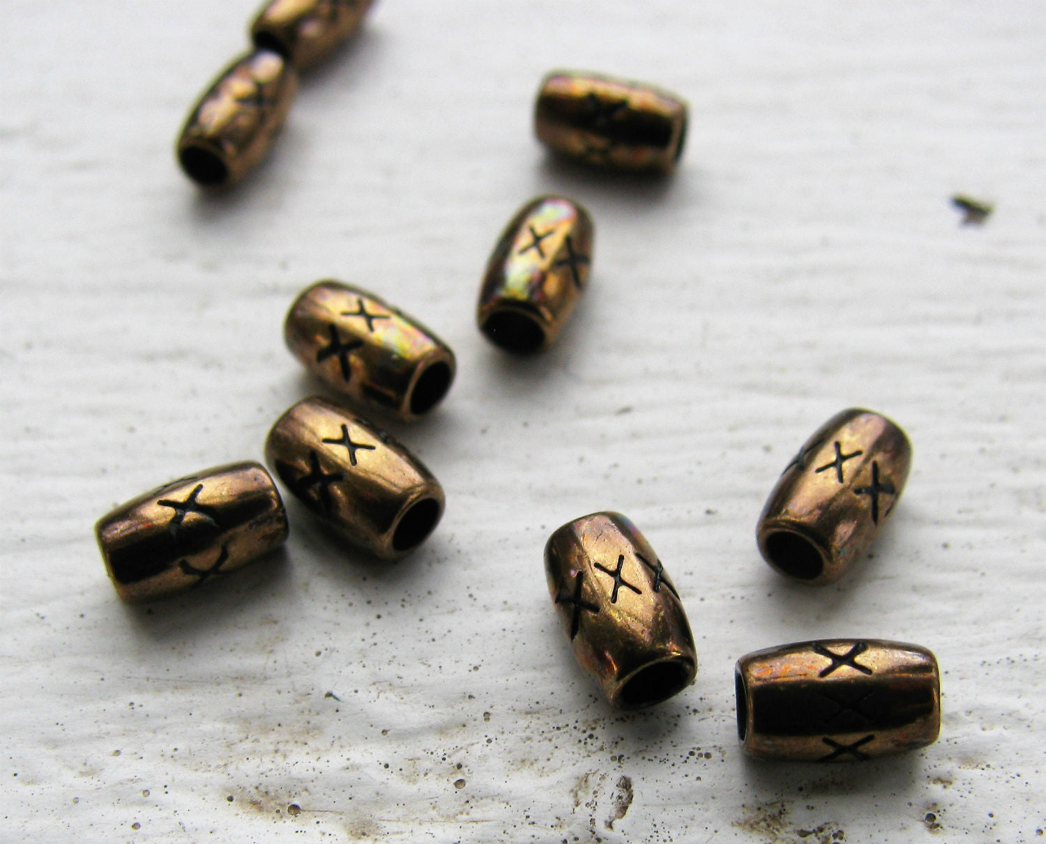 Mellandel Bronsfärgad - Tub med kryss 3,4x5,4 mm, 10-pack Grekisk Metall