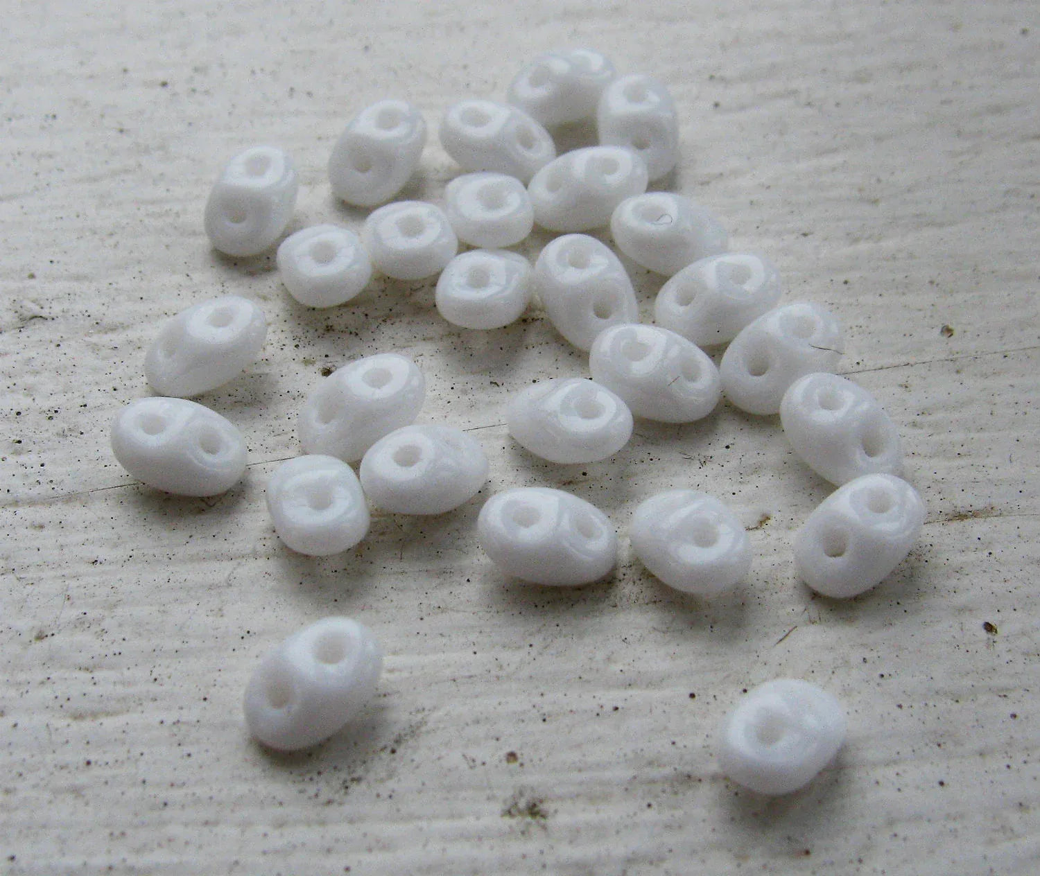 SuperDuo - Opaque White 10 gram Matubo