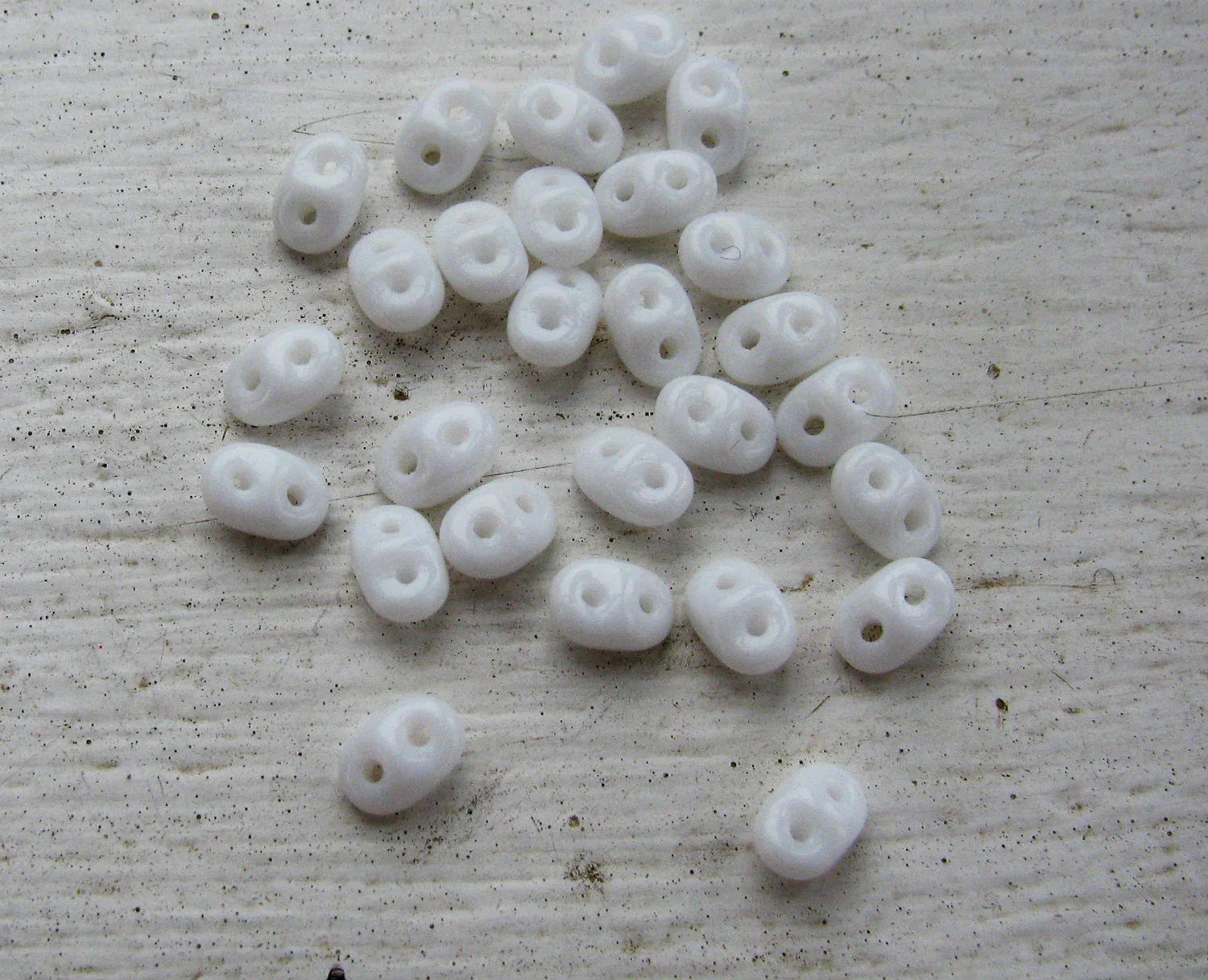 SuperDuo - Opaque White 10 gram Matubo