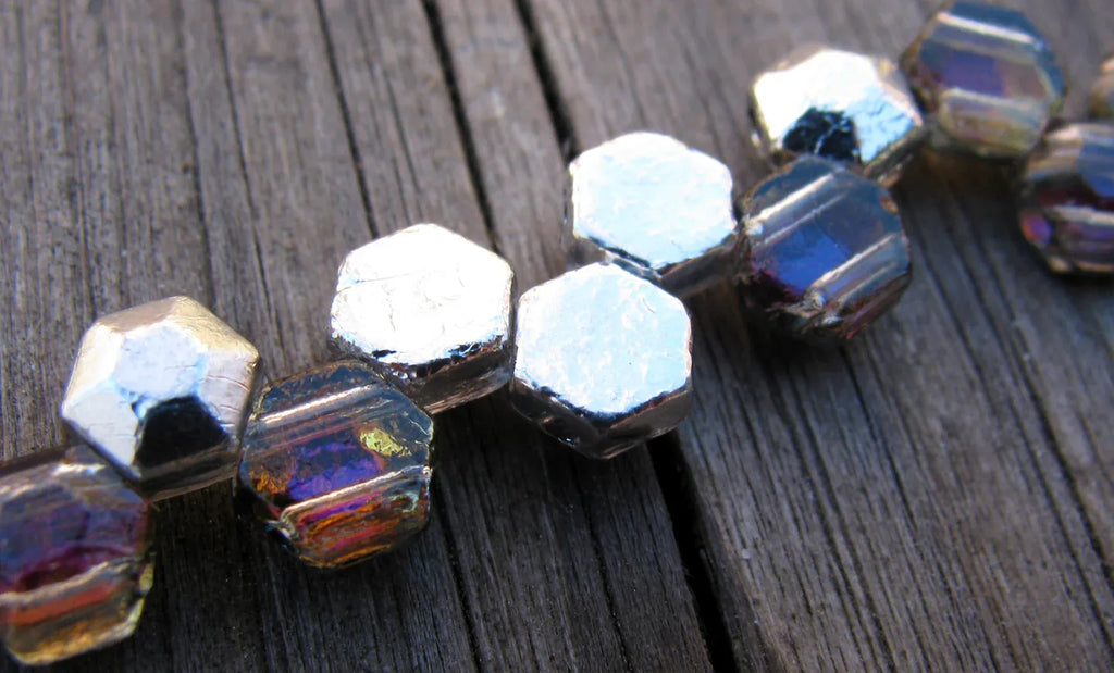 Honeycomb Jewel - Heliotrope 6mm, 1 sträng Hilmas Pyssel