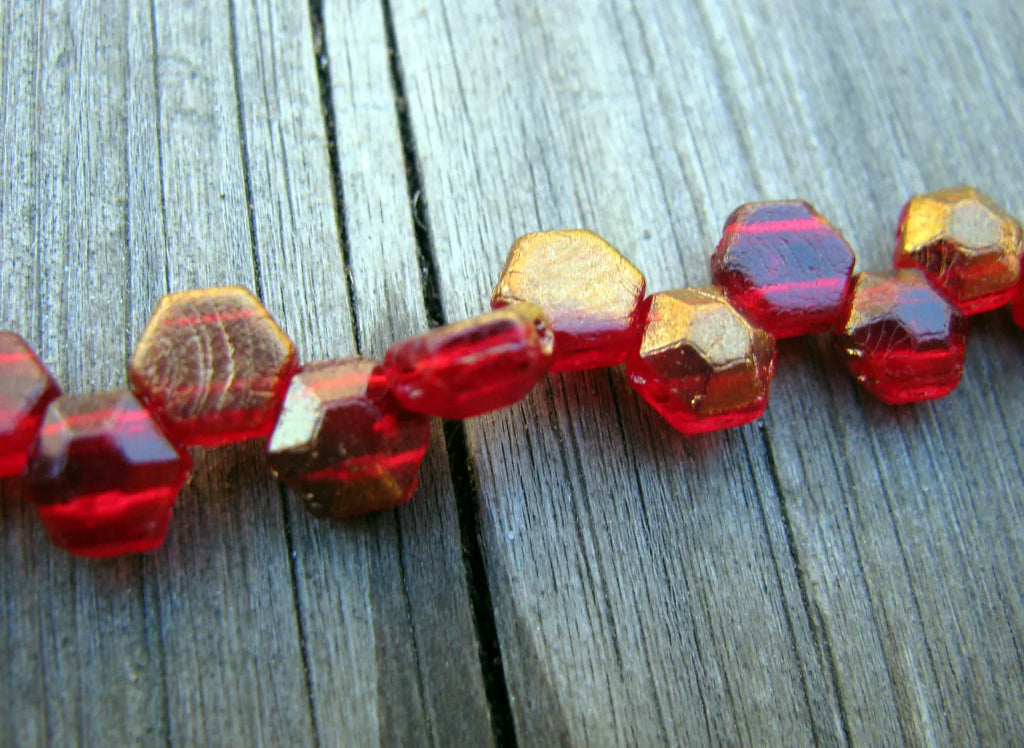 Honeycomb Jewel - Ruby Bronze 6mm, 1 sträng Hilmas Pyssel