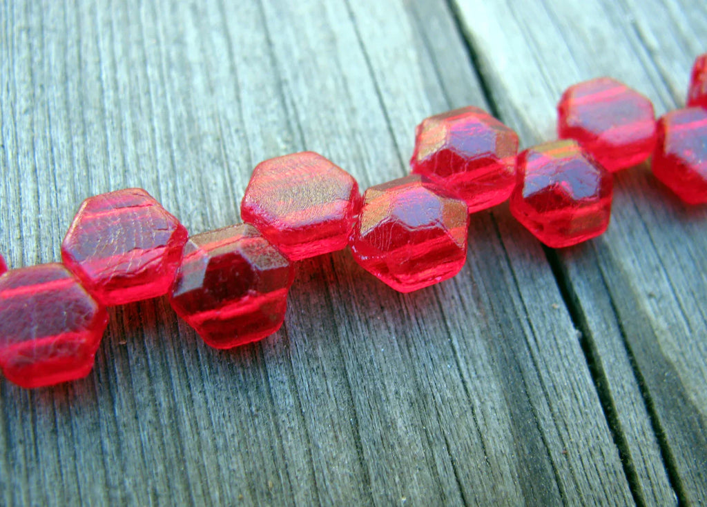 Honeycomb Jewel - Ruby 6mm, 1 sträng Hilmas Pyssel