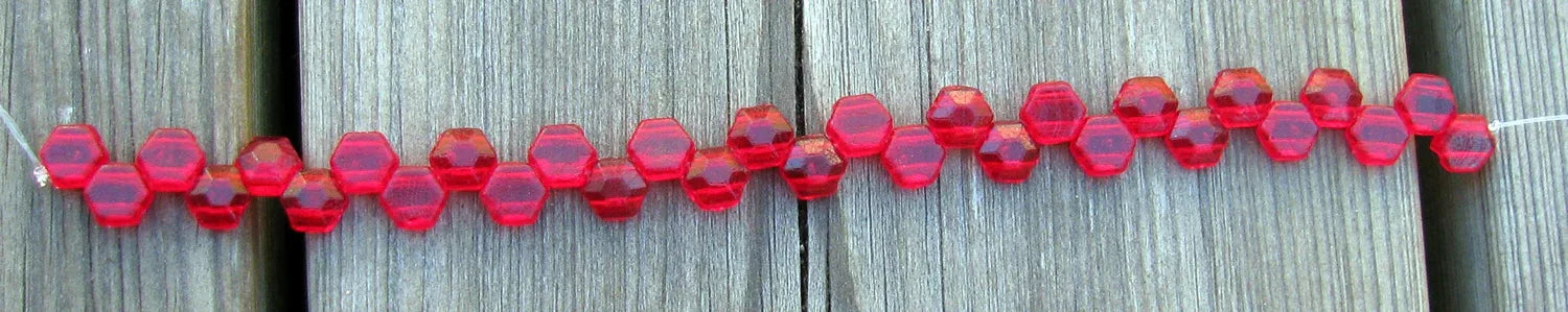 Honeycomb Jewel - Ruby 6mm, 1 sträng Hilmas Pyssel