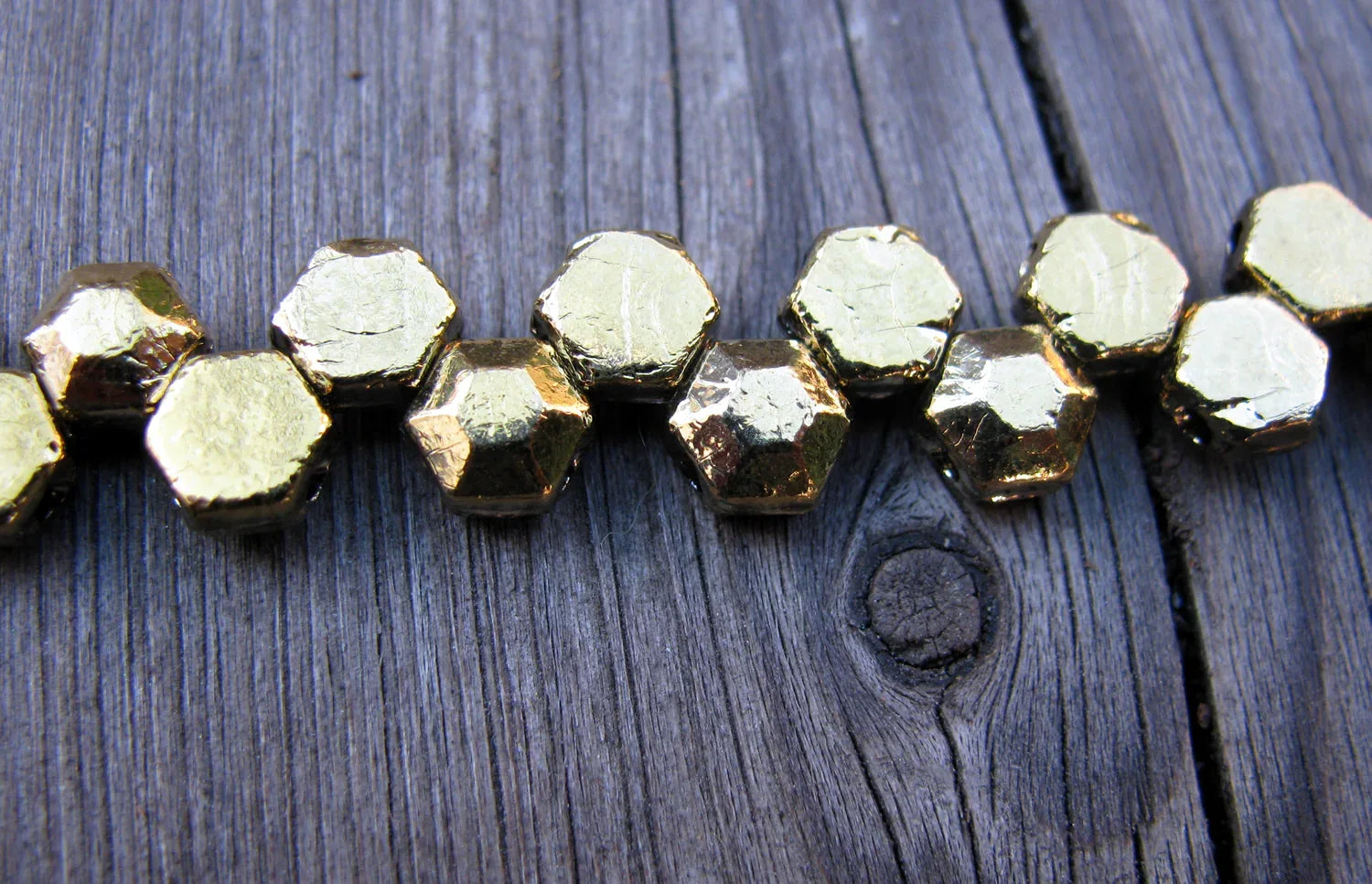 Honeycomb Jewel - Full Amber 6mm, 1 sträng Hilmas Pyssel