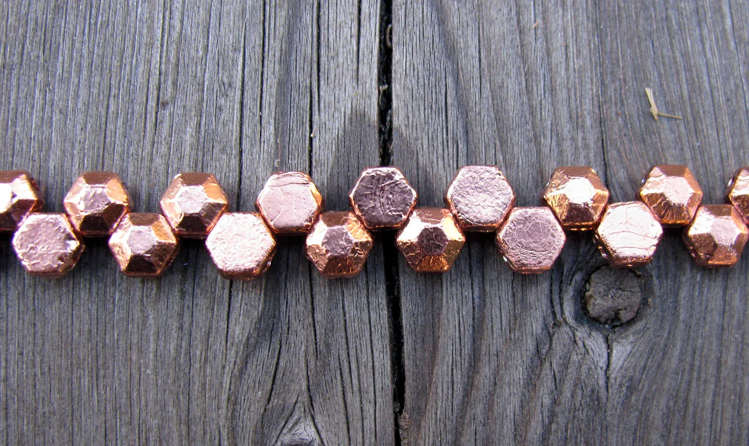 Honeycomb Jewel - Full Capri 6mm, 1 sträng Hilmas Pyssel