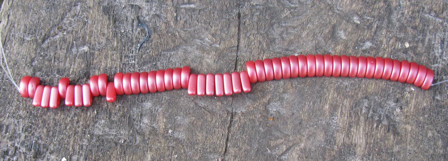 Half Moon - Pastel Dark Coral, 1 sträng Hilmas Pyssel