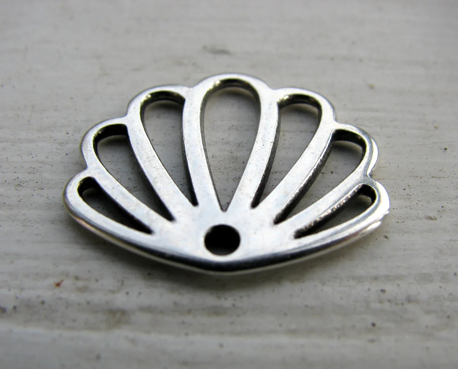 Berlock Silverfärgad - Snäcka, 1 styck Grekisk Metall