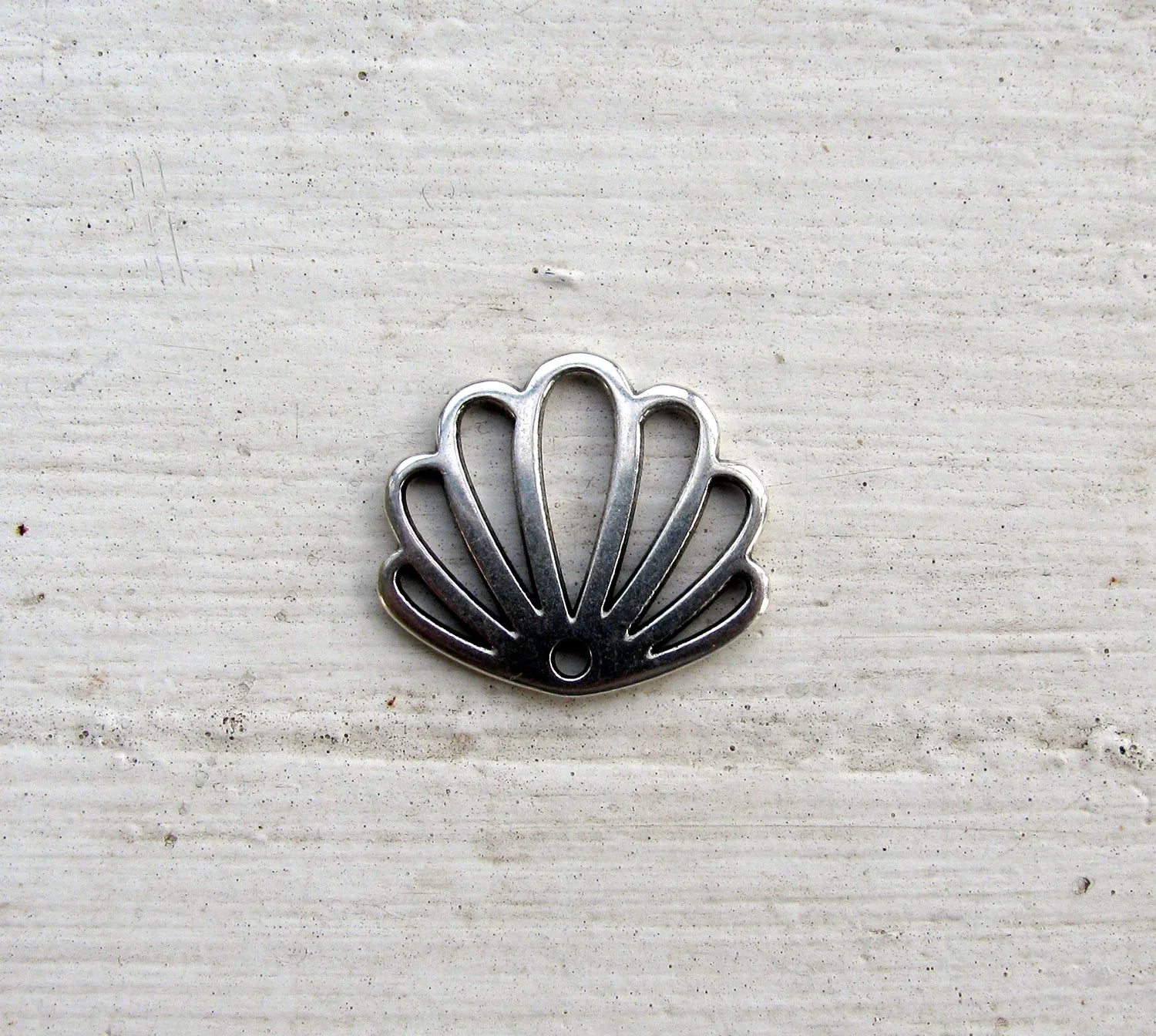 Berlock Silverfärgad - Snäcka, 1 styck Grekisk Metall