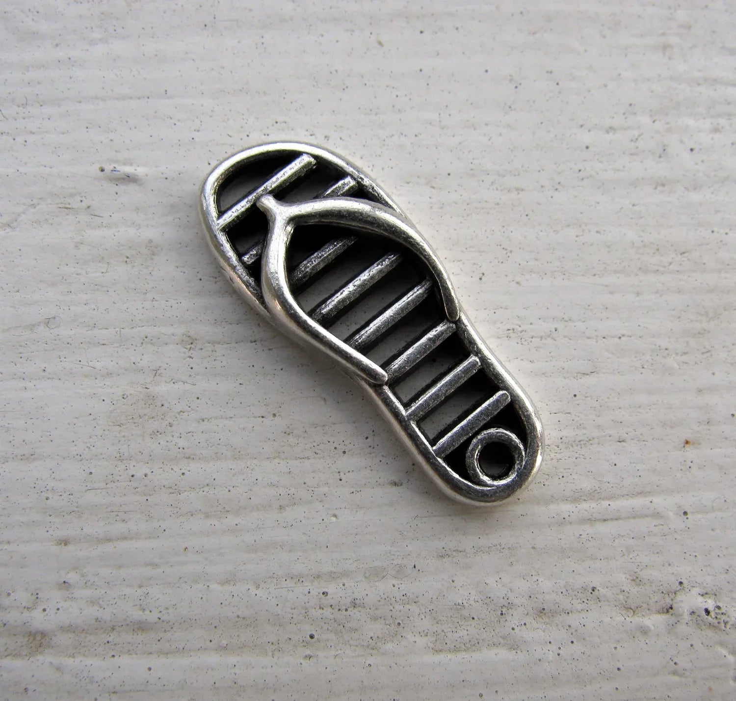 Berlock Silverfärgad - Flipflop 1 styck Grekisk Metall