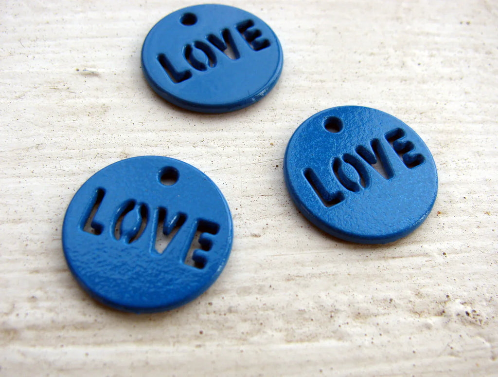 Berlock Blå Metall - Rund LOVE, 14mm, 3-pack Grekisk Metall