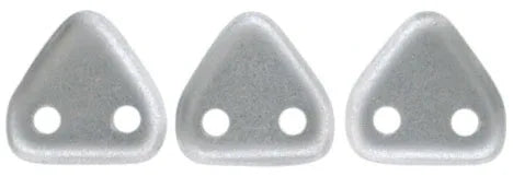 CzechMates Triangle Bead - Två hål, Satin Silver 6mm, 10 gram CzechMates