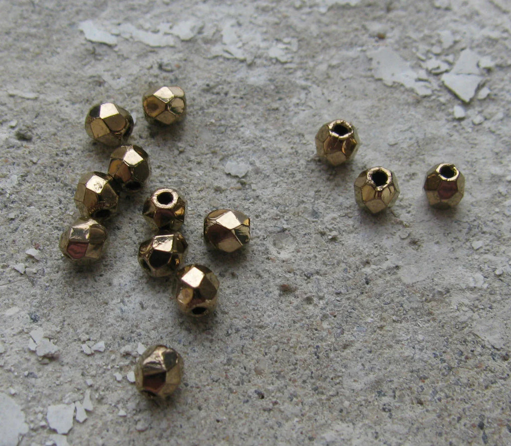 Tjeckiska Firepolish - Gold Bronze 3 mm, 50-pack Hilmas Pyssel