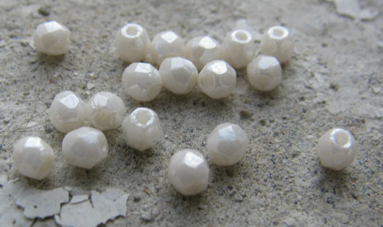 Tjeckiska Firepolish - Luster White 3 mm, 50-pack Hilmas Pyssel