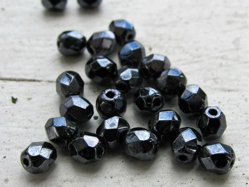Tjeckiska Firepolish - Luster Gun Metal 4 mm, 50-pack Hilmas Pyssel