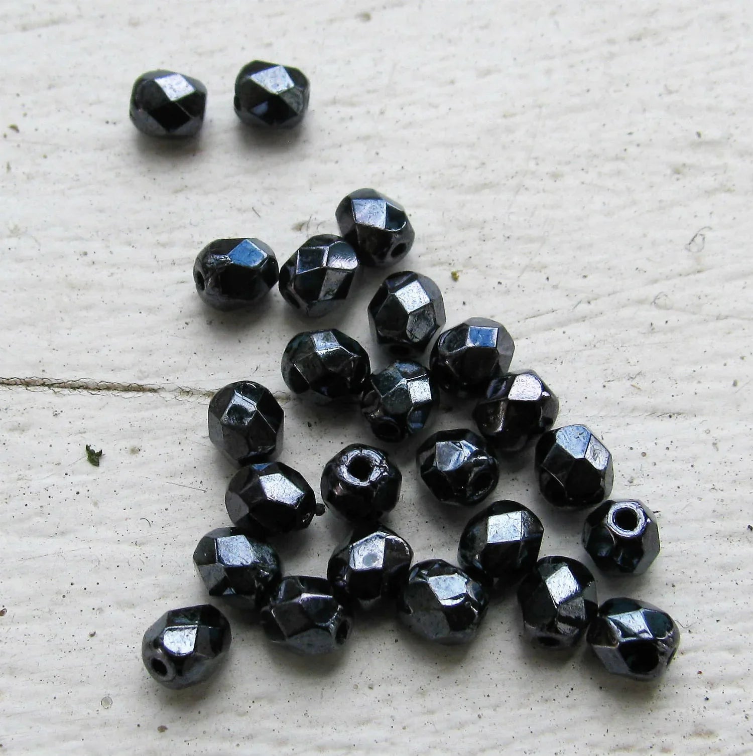 Tjeckiska Firepolish - Luster Gun Metal 4 mm, 50-pack Hilmas Pyssel