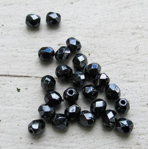 Tjeckiska Firepolish - Luster Gun Metal 4 mm, 50-pack Hilmas Pyssel