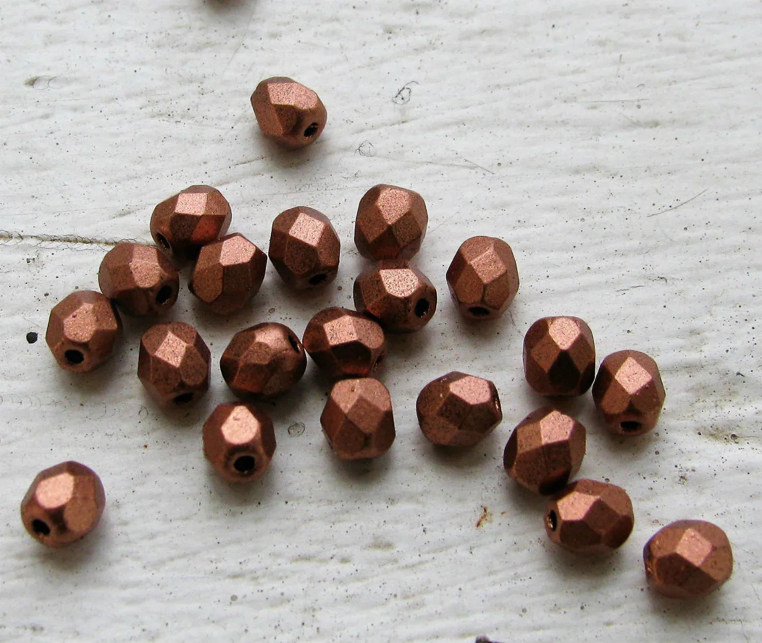 Tjeckiska Firepolish - Matte Metallic Copper 4 mm, 50-pack Hilmas Pyssel