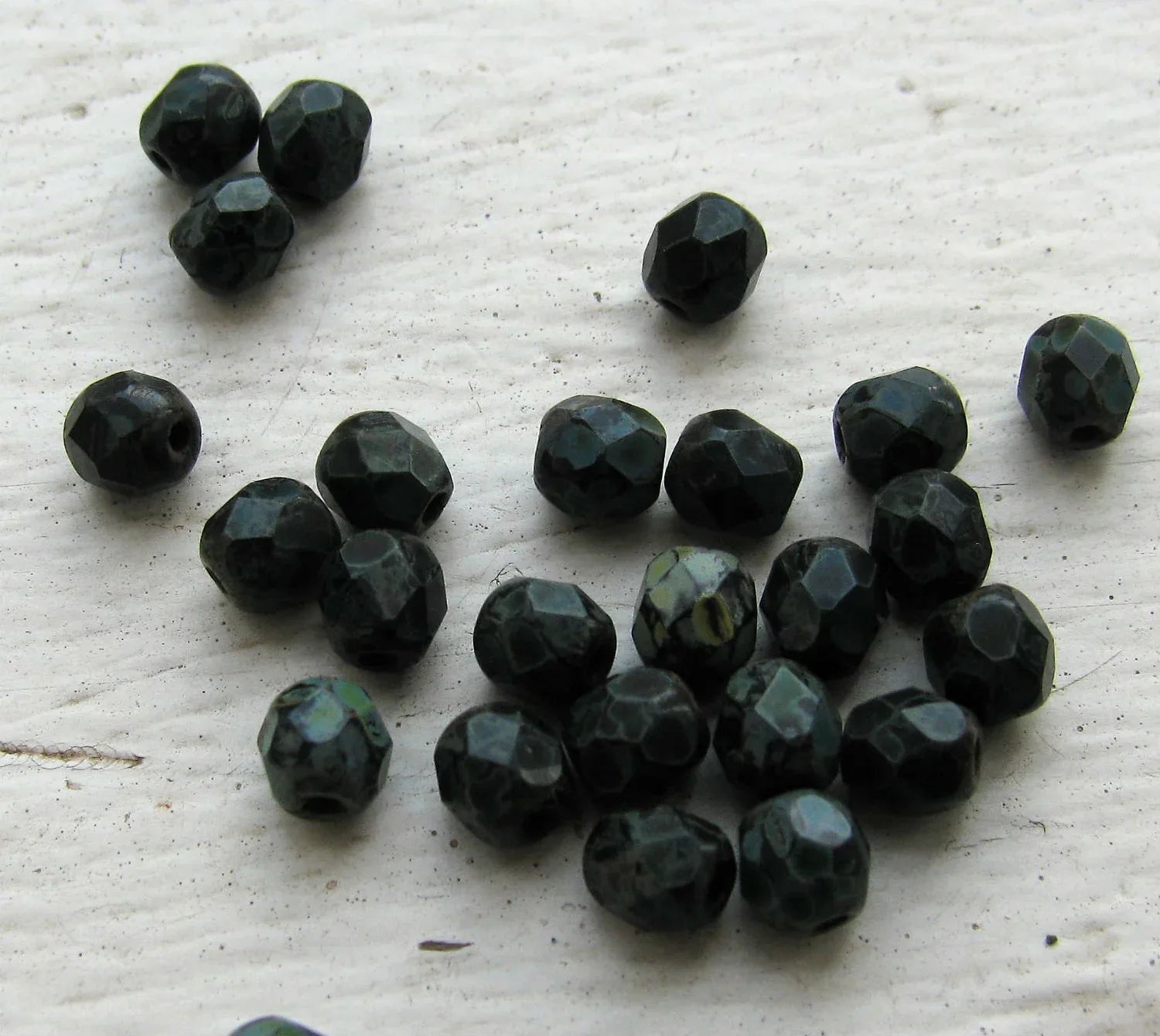 Tjeckiska Firepolish - Matte Jet Picasso 4 mm, 50-pack Hilmas Pyssel