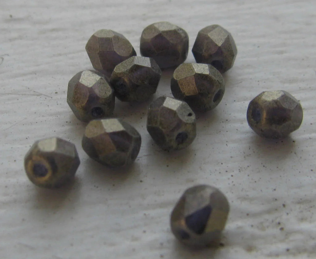 Tjeckiska Firepolish - Sueded Gold Tanzanite 4 mm, 50-pack Hilmas Pyssel