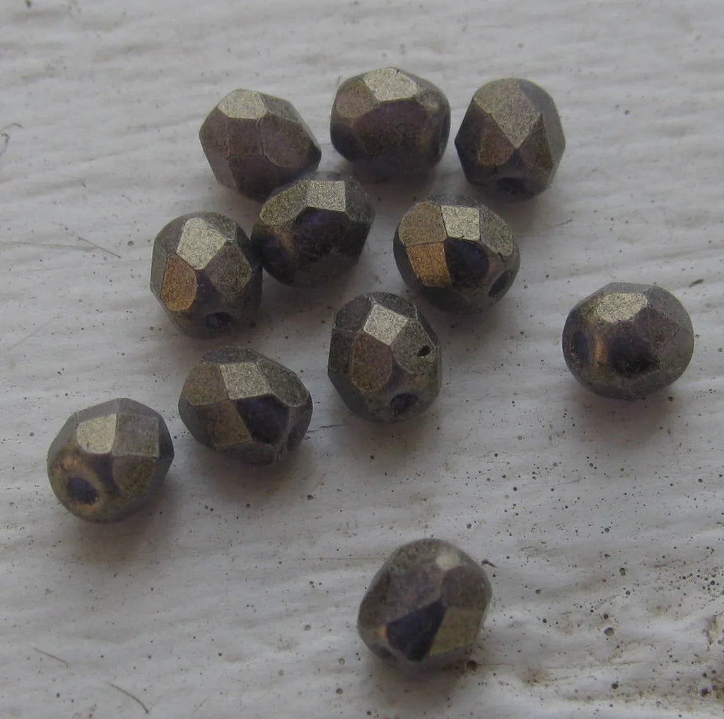 Tjeckiska Firepolish - Sueded Gold Tanzanite 4 mm, 50-pack Hilmas Pyssel