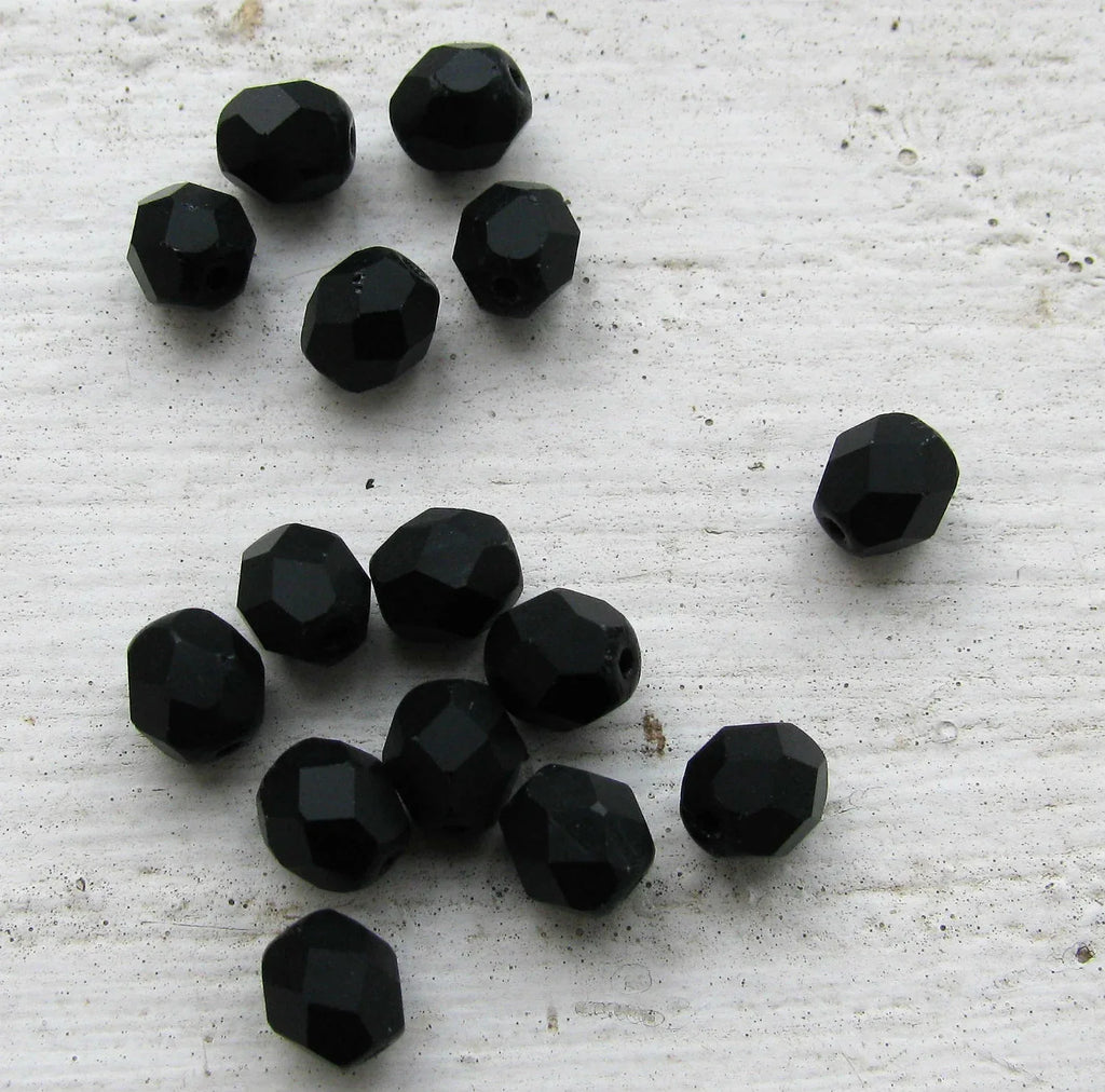 Tjeckiska Firepolish - Matte Jet 6mm, 25-pack Hilmas Pyssel