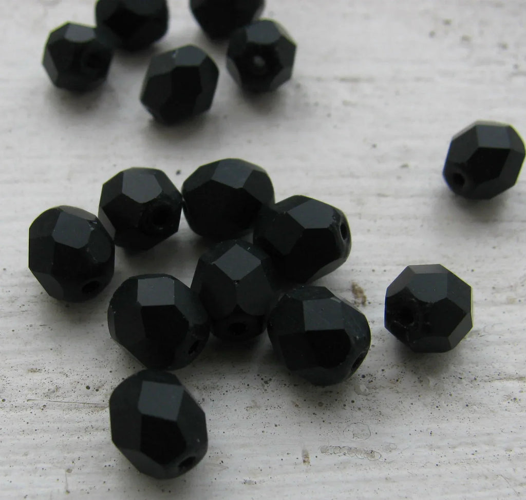 Tjeckiska Firepolish - Matte Jet 6mm, 25-pack Hilmas Pyssel