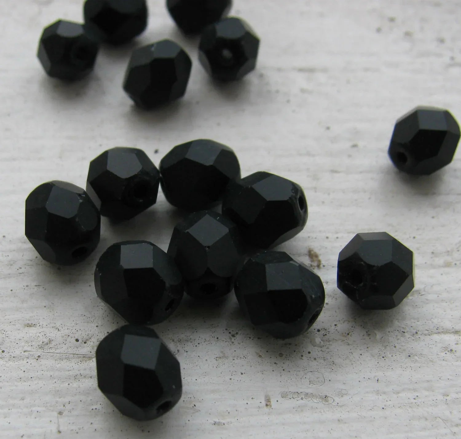 Tjeckiska Firepolish - Matte Jet 6mm, 25-pack Hilmas Pyssel