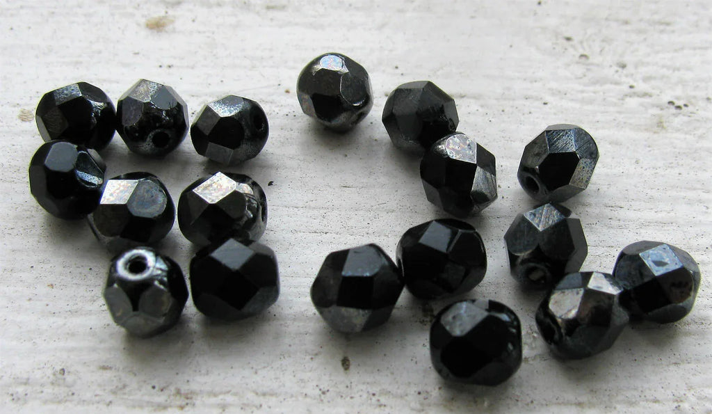 Tjeckiska Firepolish - Hematite 1/2 Coating 6mm, 25-pack Hilmas Pyssel