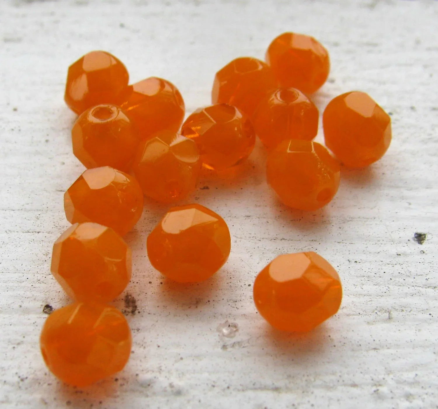 Tjeckiska Firepolish - Opal/Orange Multi 6mm, 25-pack Hilmas Pyssel