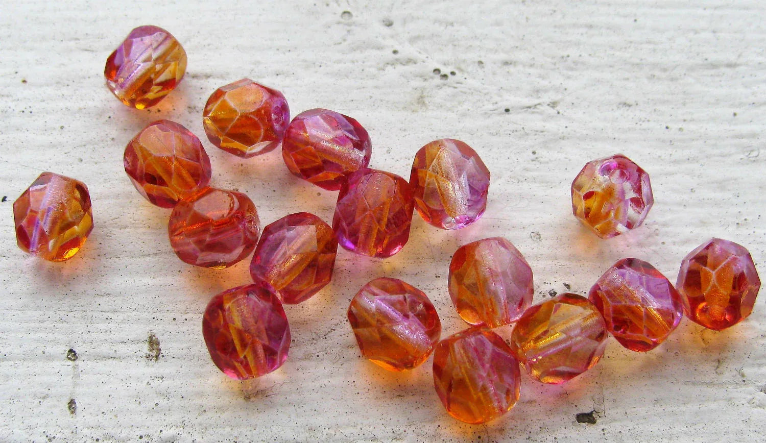 Tjeckiska Firepolish - Fuchsia / Cantaloupe 6mm, 25-pack Hilmas Pyssel