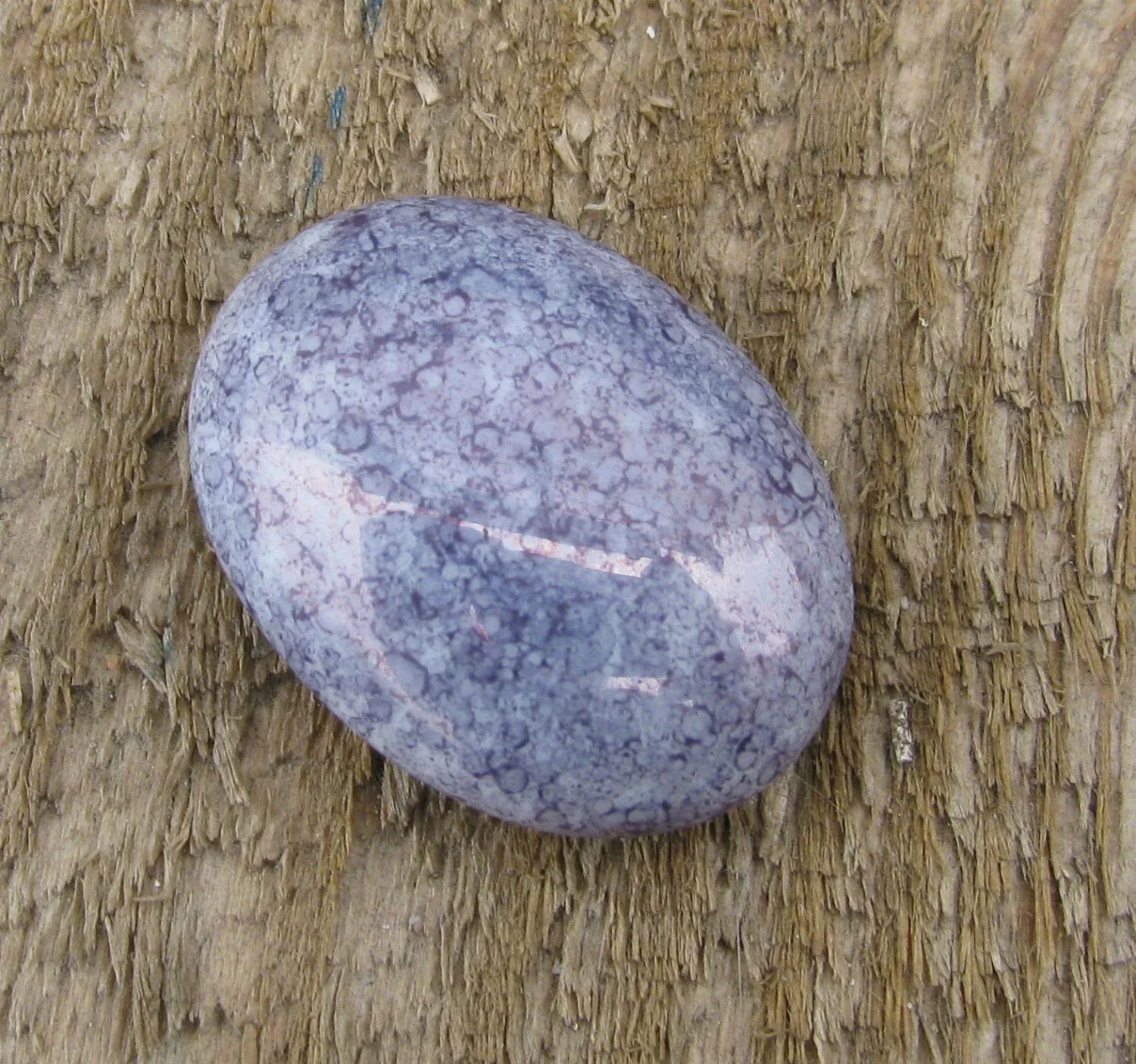 Cabochon Oval - LT Purple Luster 25x18mm 1 styck Hilmas Pyssel