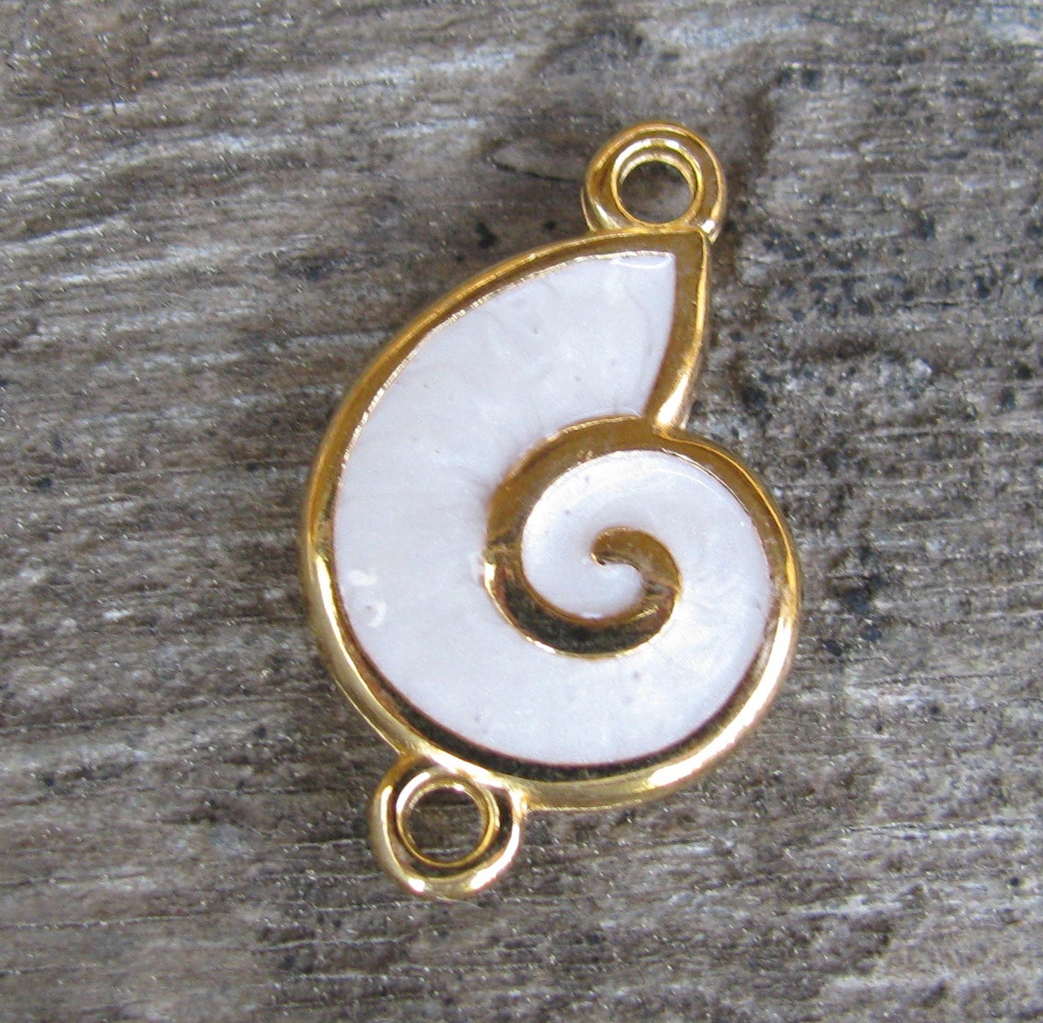 Connector Guldfärgad - Emalj Snäcka Vit 1 Styck Grekisk Metall