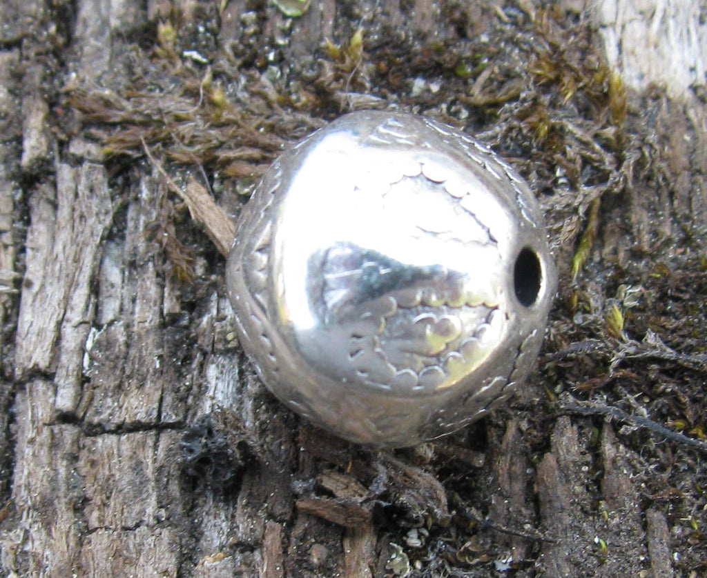 Mellandel silverfärgad - Stor rund med mönster 12mm 1 styck Grekisk Metall