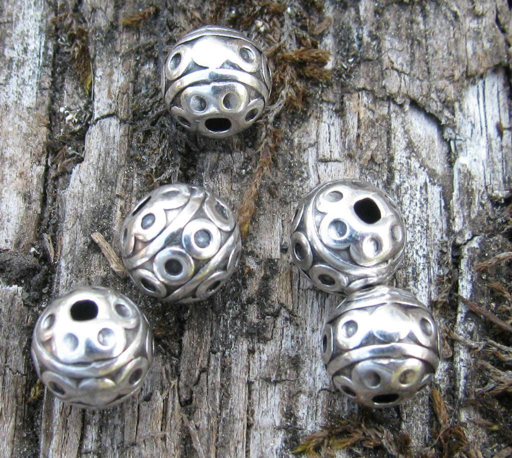 Mellandel silverfärgad - Rund med cirklar 7mm 5-pack Grekisk Metall